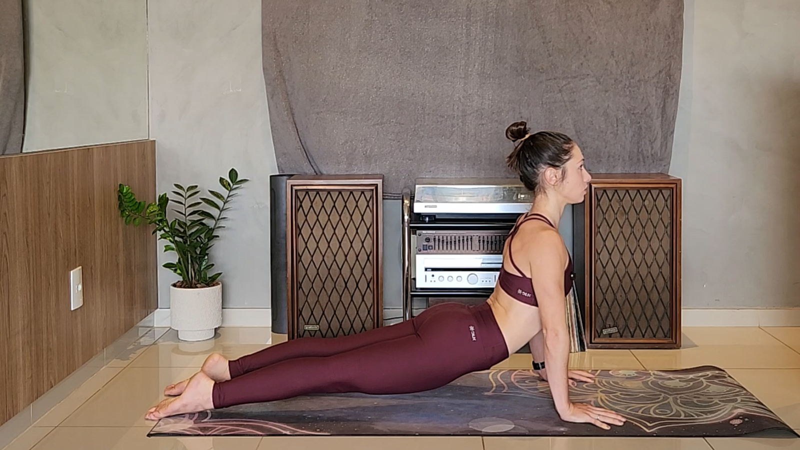 A Prática de Yoga: Força e Mobilidade em Casa